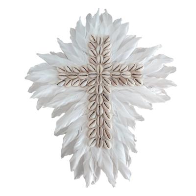 Croix décorative en plumes